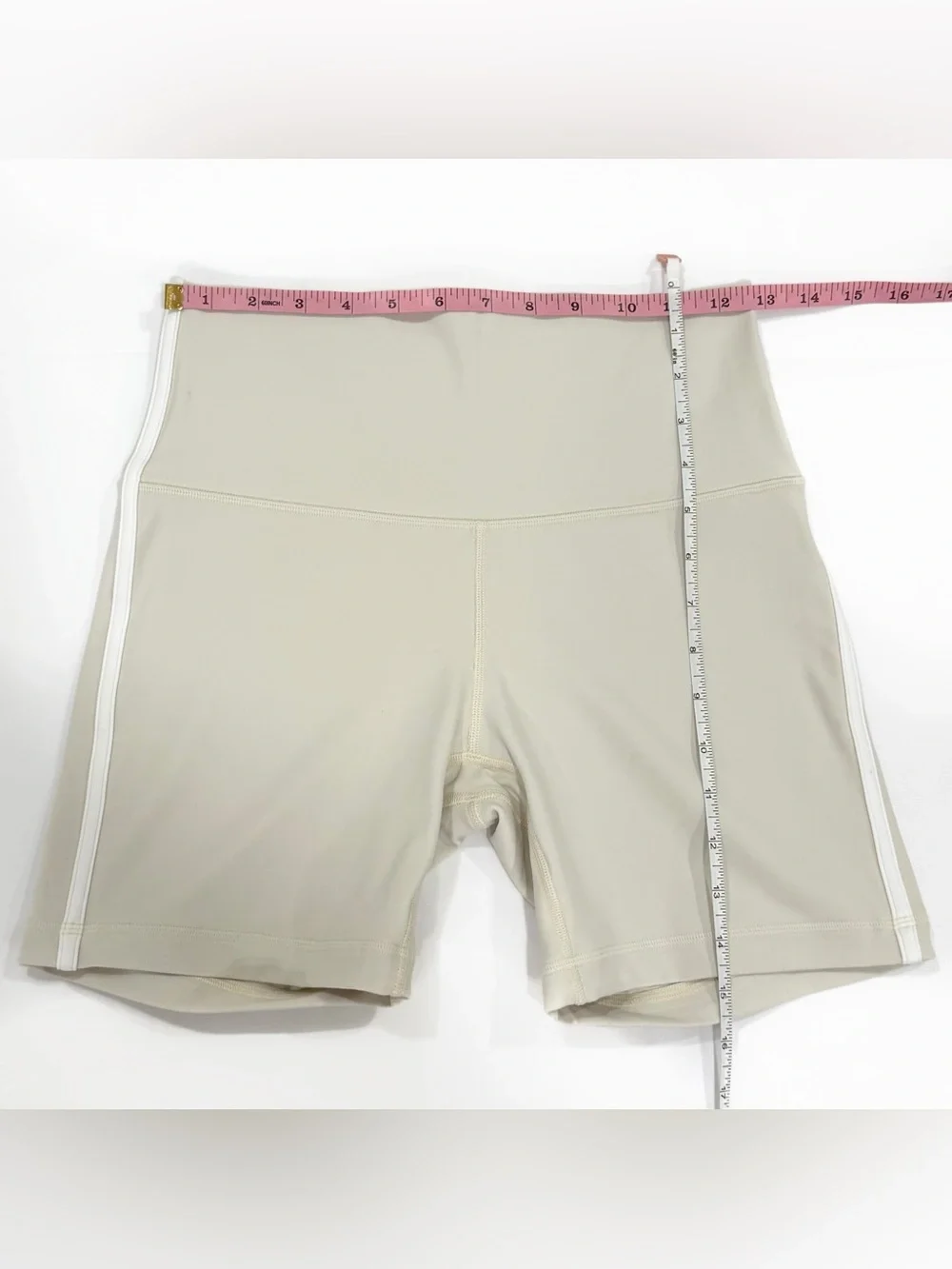 Lululemon athletica High-Rise Bike Shorts with Side Stripe in Bone | Size 8